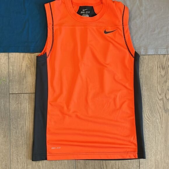 ((3 PIECE)) BOYS ATHLETIC TEE BUNDLE SIZE MEDIUM NIKE UNDER ARMOUR AND CHAMPION - Picture 2 of 4